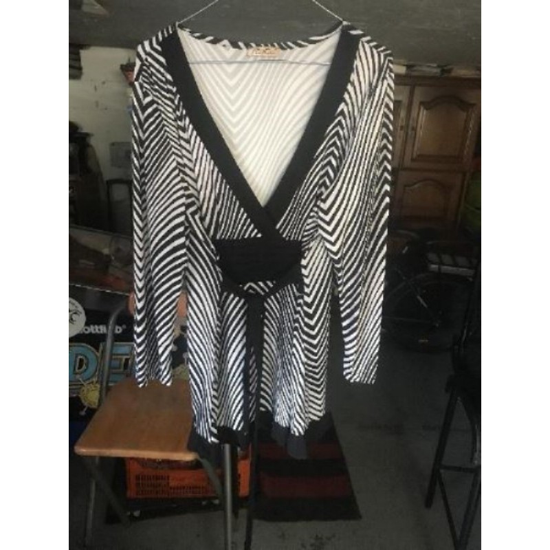 Tunique 3/4 rainures noires et blanches    « Pin Forte »taille L