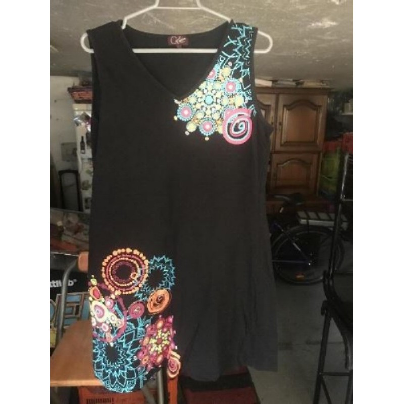 Robe noire avec motifs colorés taille L « Coline  »