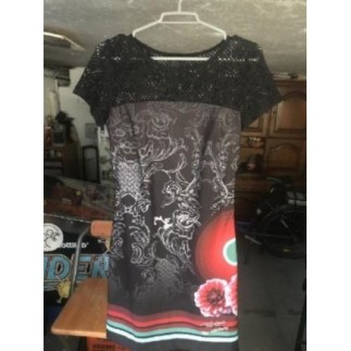 Robe noire haut dentelle...