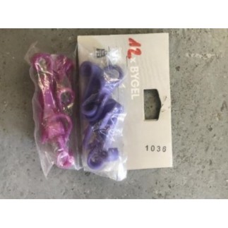 Crochets IKEA mauve et bleu