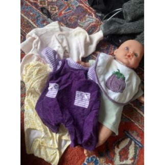 Poupée + vêtements 