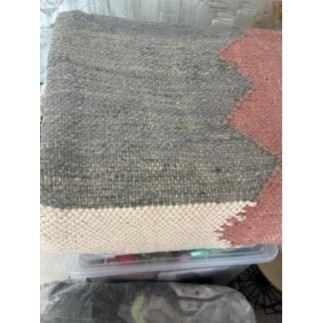 Tapis tissé marocain rose...