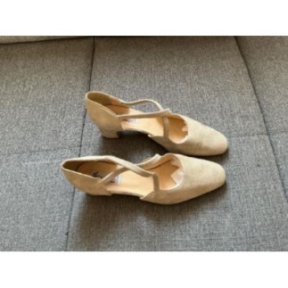 CHAUSSURES CUIR VEAU BEIGE...
