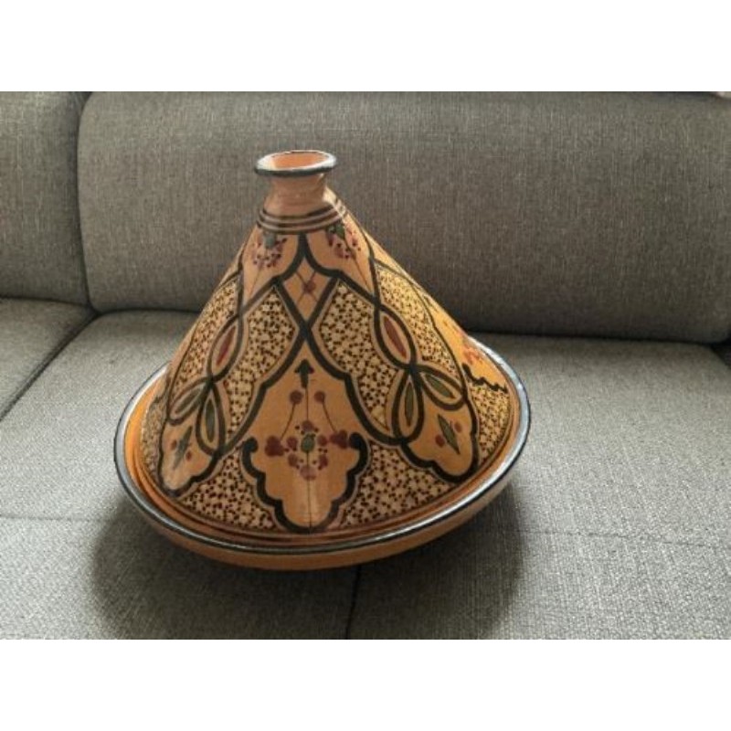 PLAT ORIENTAL DE PRÉSENTATION TAJINE COUSCOUS