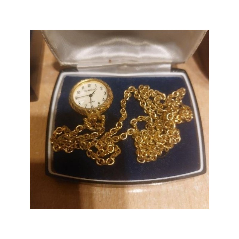 Collier montre couleur doré 