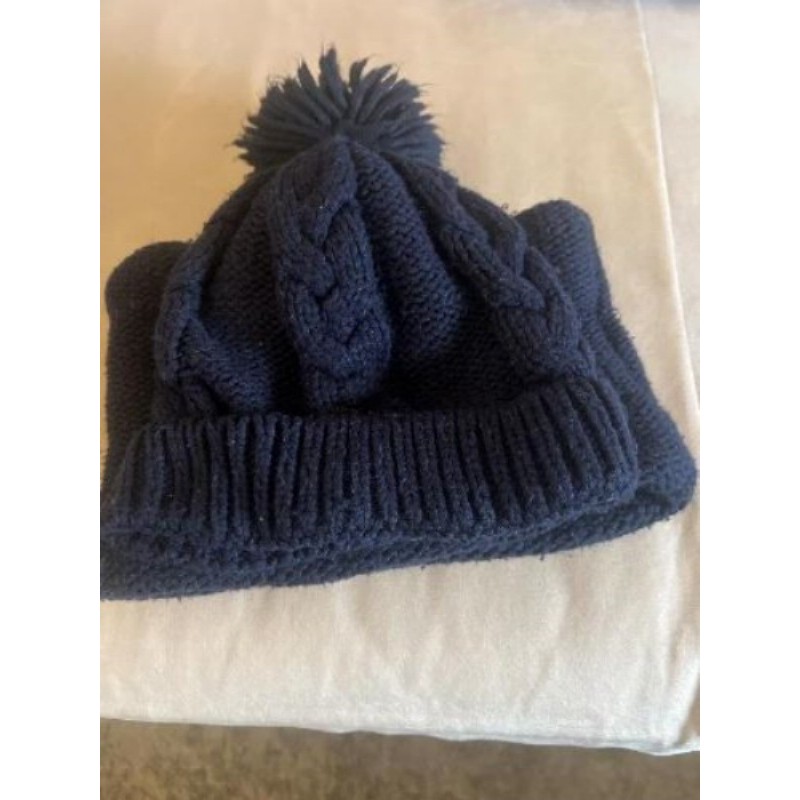 Ensemble, bonnet, cache cou