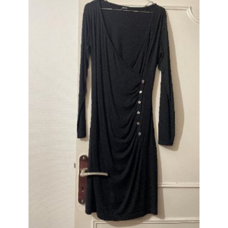 10/ Robe noire manches longues PorteT40/42