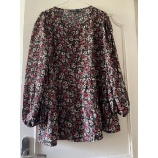 31/ Tuniques, fleurie noire...