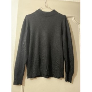 44/ Pull noir, bleu marine...