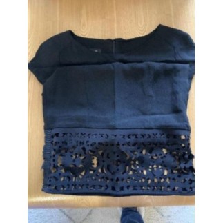 ROBE NOIRE AVEC VOLANT...