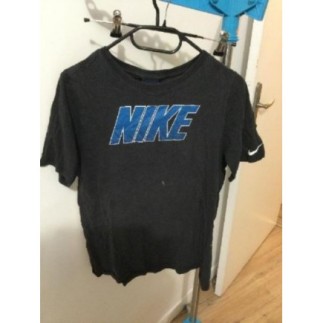 T shirt NIKE taille 13/15ans