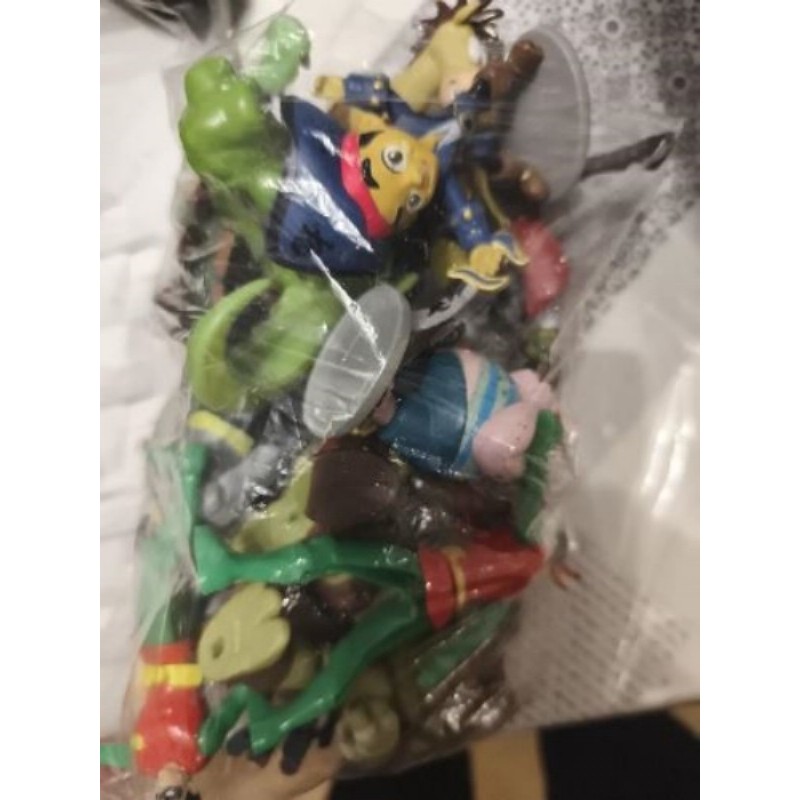 Lot de divers personnages