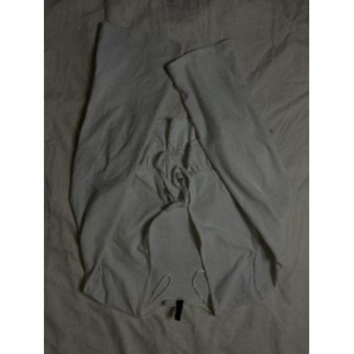 Haut noué à l'avant manches...