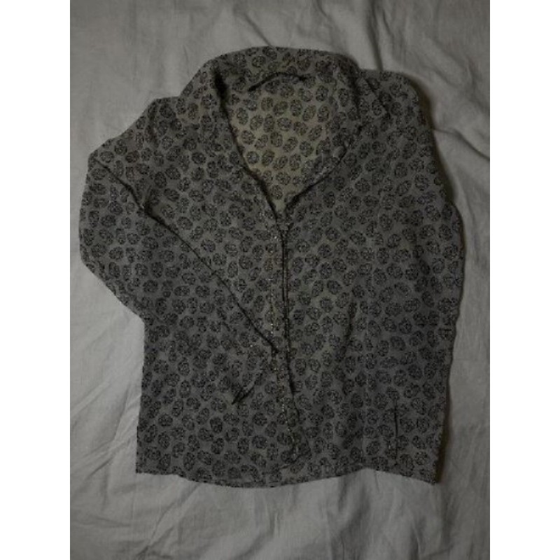 Chemise Zara motifs tetes de mort, chaine dorée, couleur beige/noire