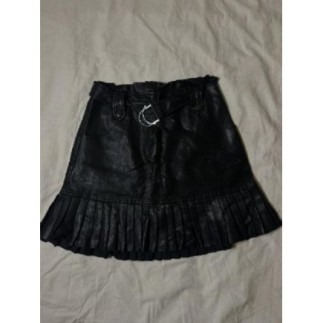 Jupe en similicuire plissée...