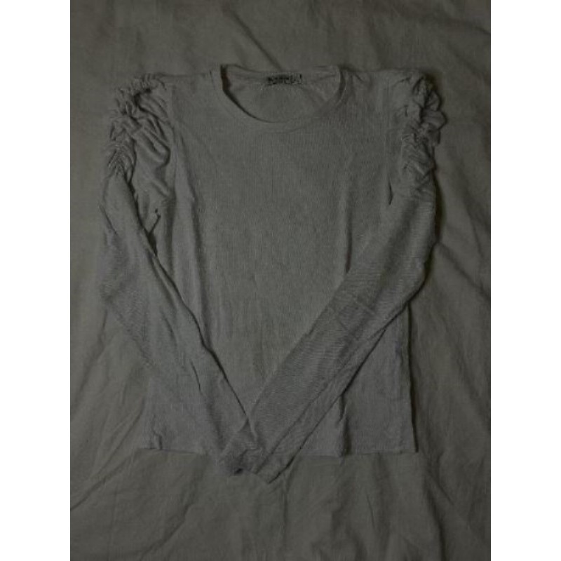 Pull blanc col rond épaulettes bouffantes