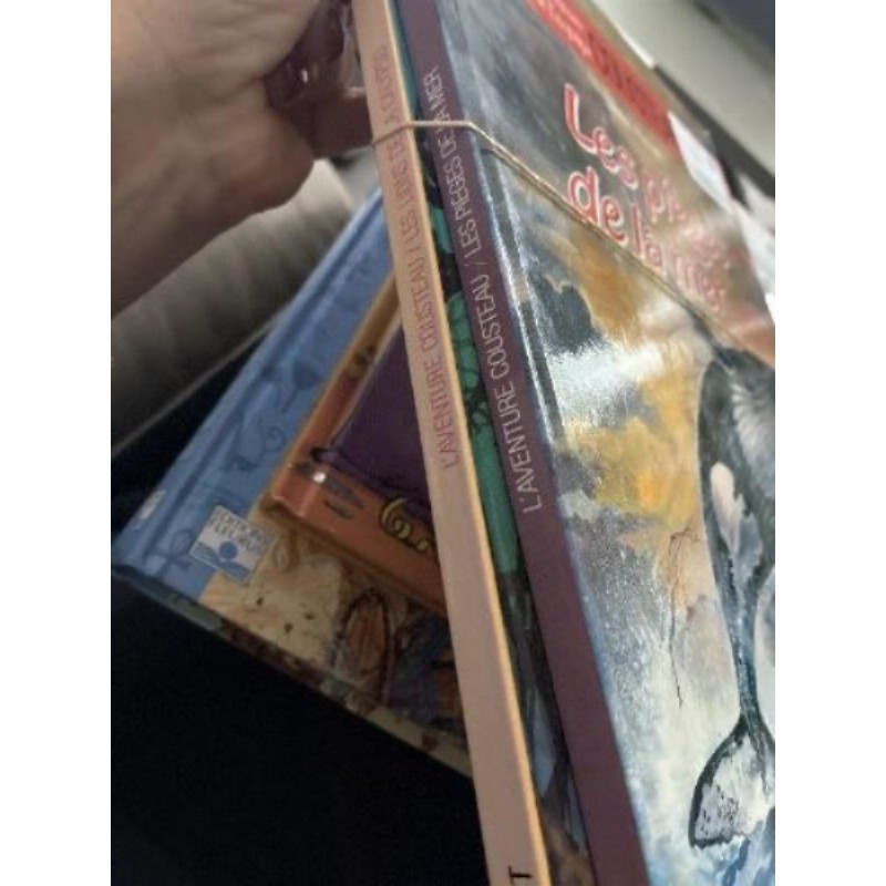 Lot de deux livres cousteau