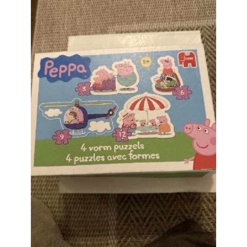 Lot de 4 puzzle Peppa pig à partir de 3 ans   ( 3 pièces, 6 pièces, 9 pièces et 12 pièces) 
