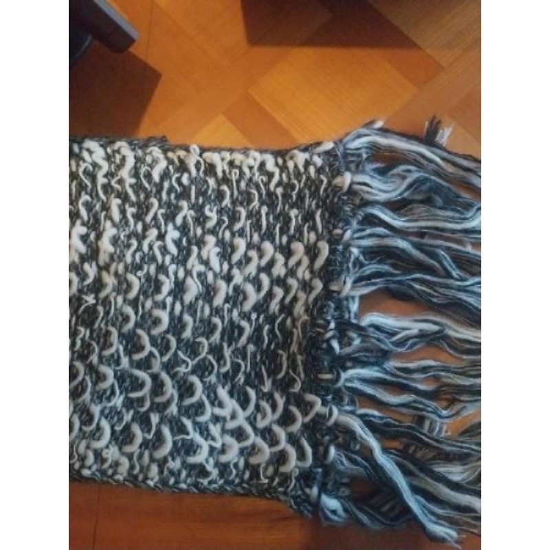 Echarpe noire  & blanche 