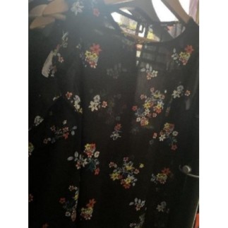 M haut fleuri épaules...