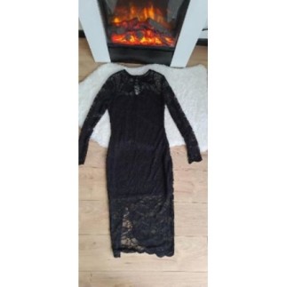 Robe noire manches et bas...