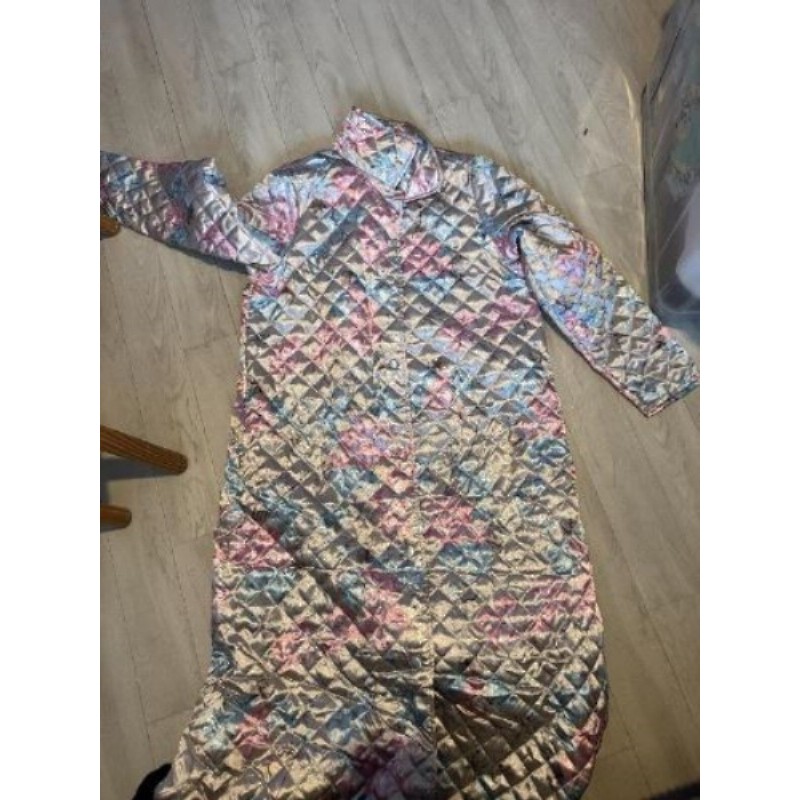 Robe de chambre matelassée satinée taille 42/44 NEUF