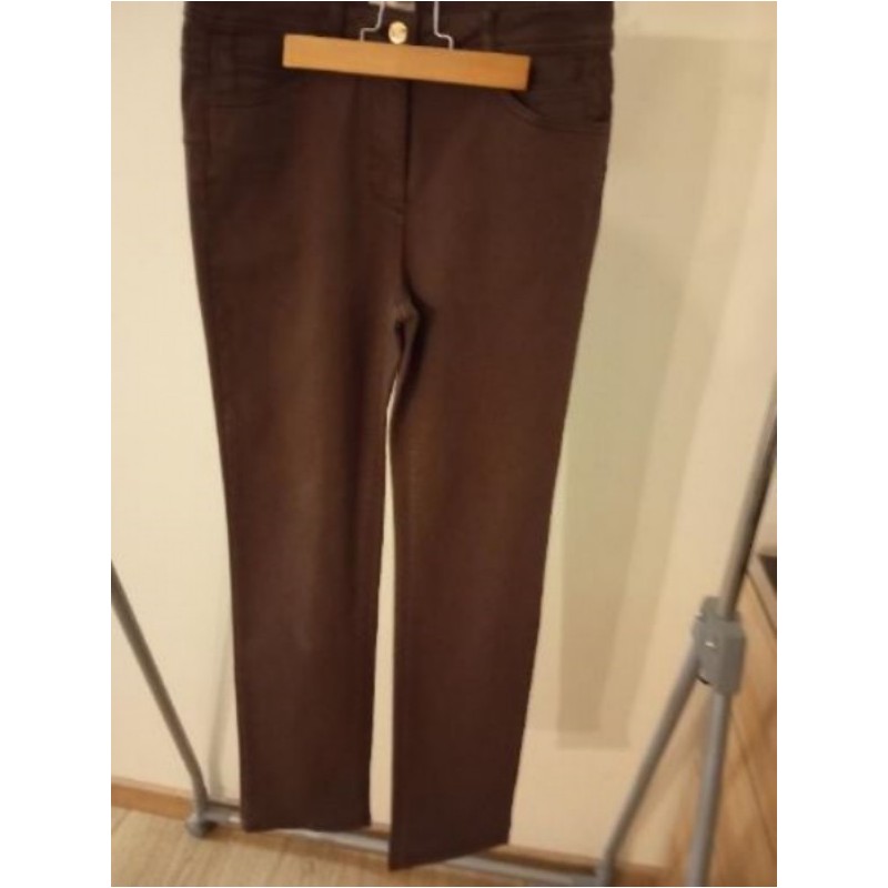 Pantalon peu porté marron t.40 coton vendu 50€