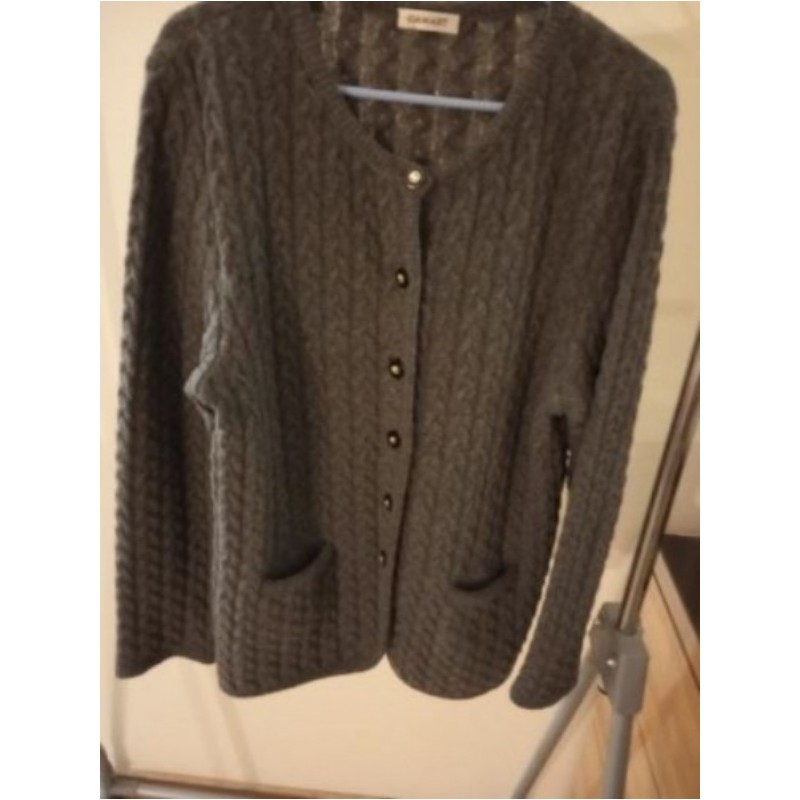 Veste grise 80%laine  vendu neuf 50,00 taille 38/40€