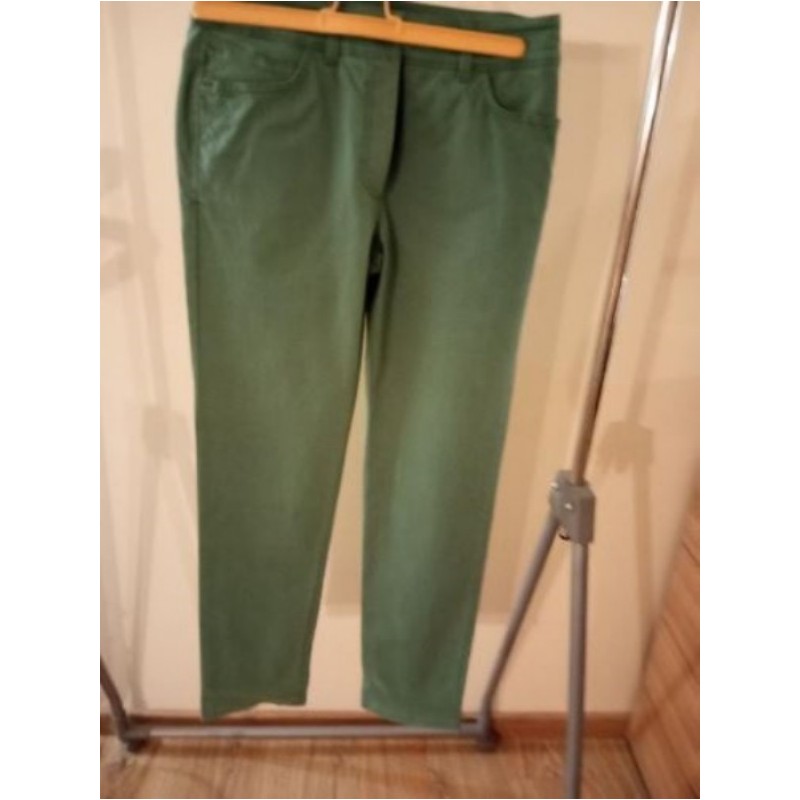 Pantalon vert "un jour ailleurs" 97% coton peu porté P. d'Achat 120,00€