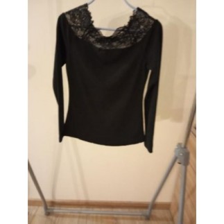 Haut noir décolleté...