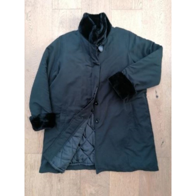 Manteau noir, intérieur matelassé, col & poignets fourrure synthétique, Taille 42/44