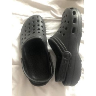 Chaussure Crocs. Taille: 43