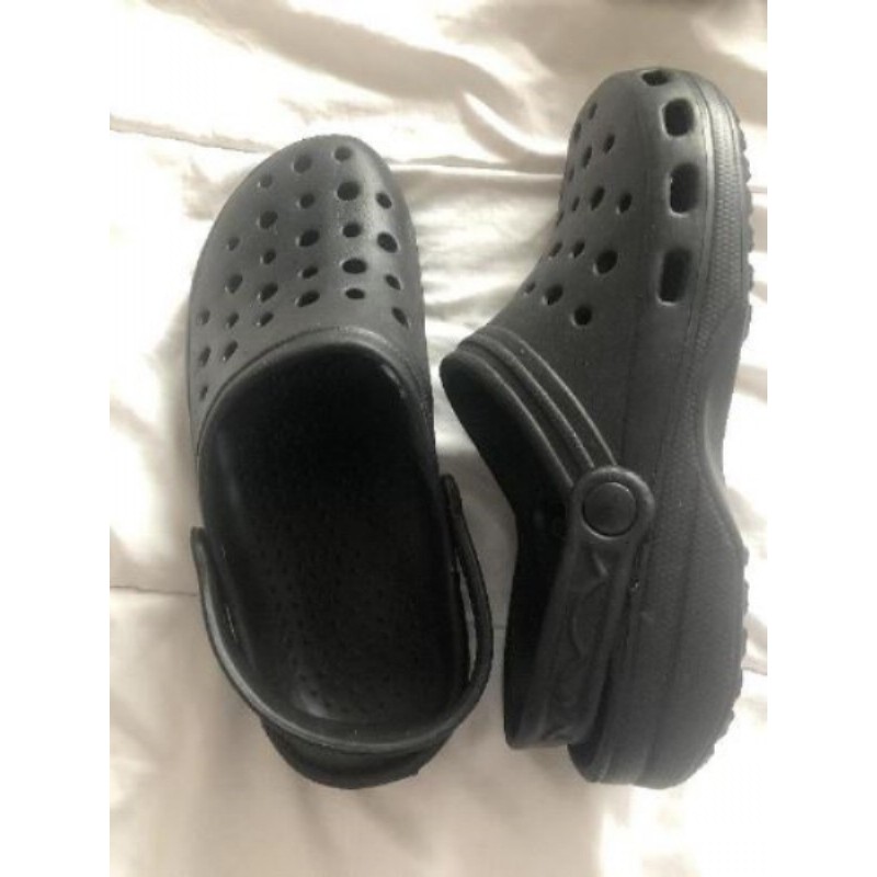 Chaussure Crocs. Taille: 43