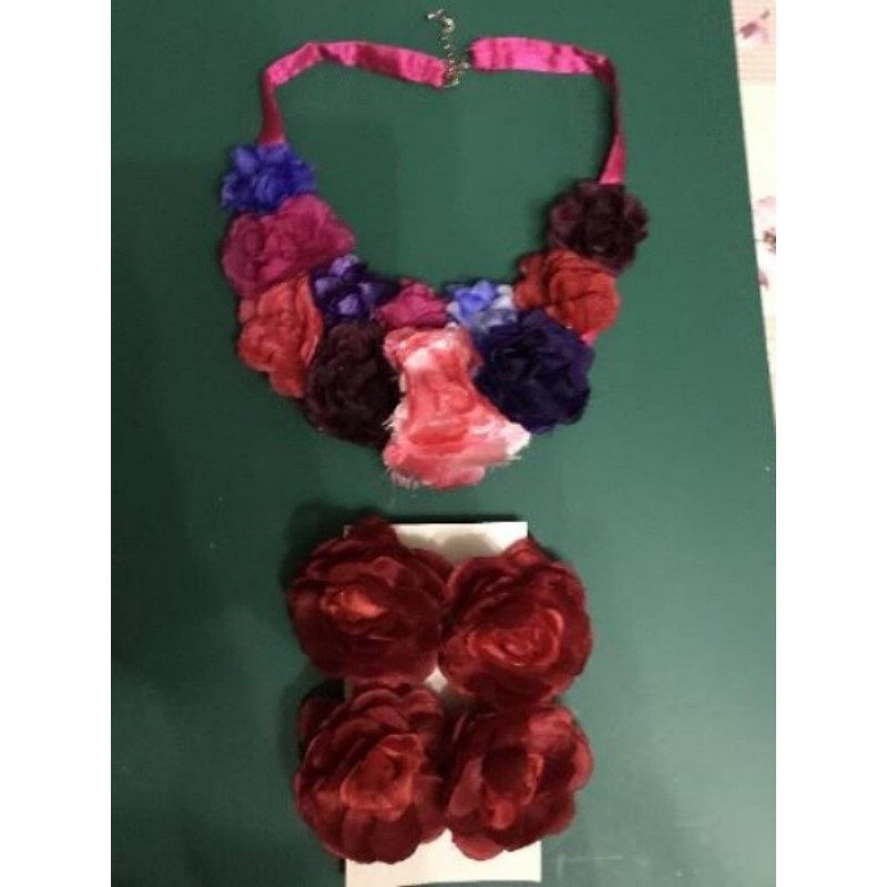 Collier + 4 barrettes fleurs