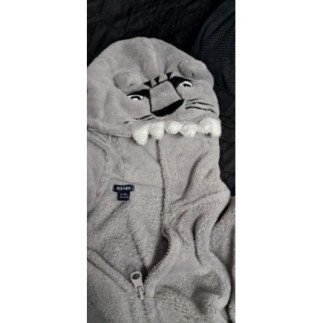 Giletgris capuche tête...