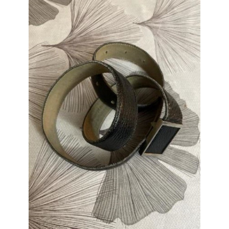 Ceinture en cuir noir,  France