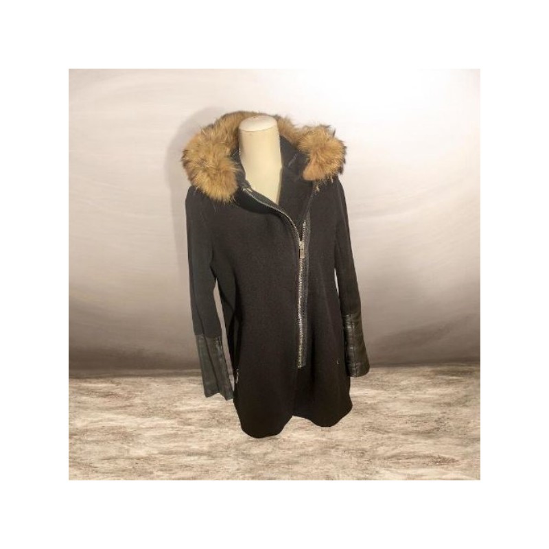 SANDRO Taille 38 - Manteau noir, manches cuir et capuche fourrure