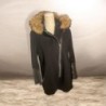 SANDRO Taille 38 - Manteau noir, manches cuir et capuche fourrure