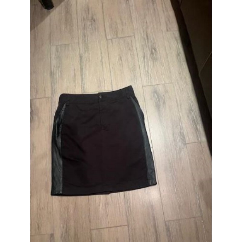 JUPE NOIRE JEAN ET CUIR LES PETITES Taille 36