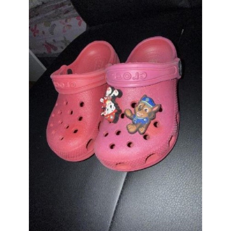 Crocs rouge enfant +pins par patrol T.25-26