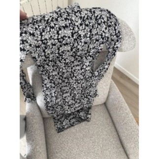 Robe courte col montant...