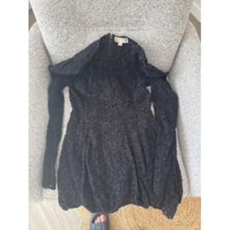 Robe en dentelle noire...