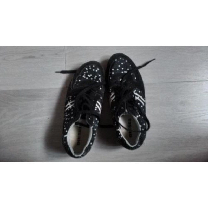 Basquettes Diesel noir et blanc T 38