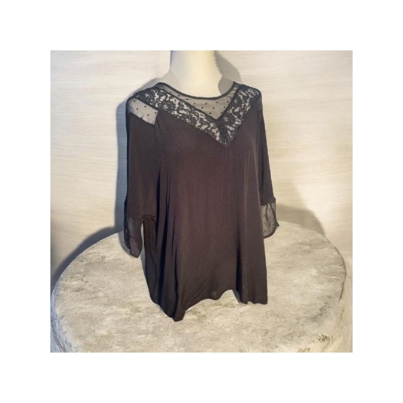 Sud Express Taille M / Blouse noire fluide col V dentelle et plumetis