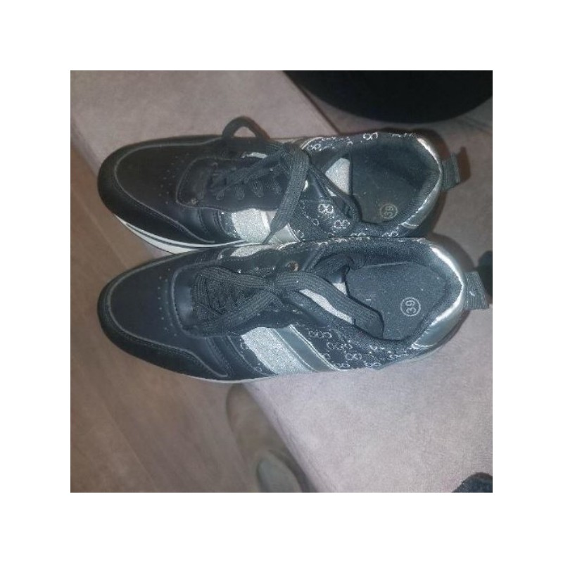 Basket noir/argent taille 39 