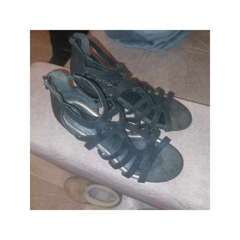 Chaussures ouvertes noir taille 38