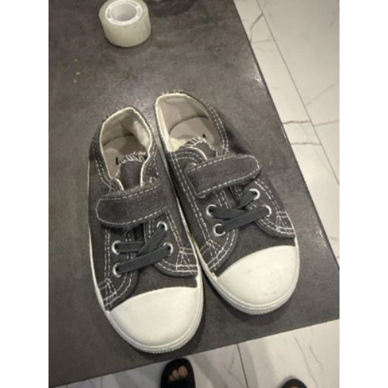 Baskets grises t. 24