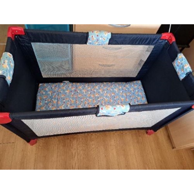 Lit parapluie avec matelas en mousse