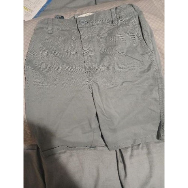 Short gris marque Zara taille 13 et14 ans 