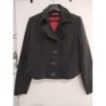 Une veste courte noir et rouge Manoukian taille 44 une veste courte noir et rouge Manoukian taille 4